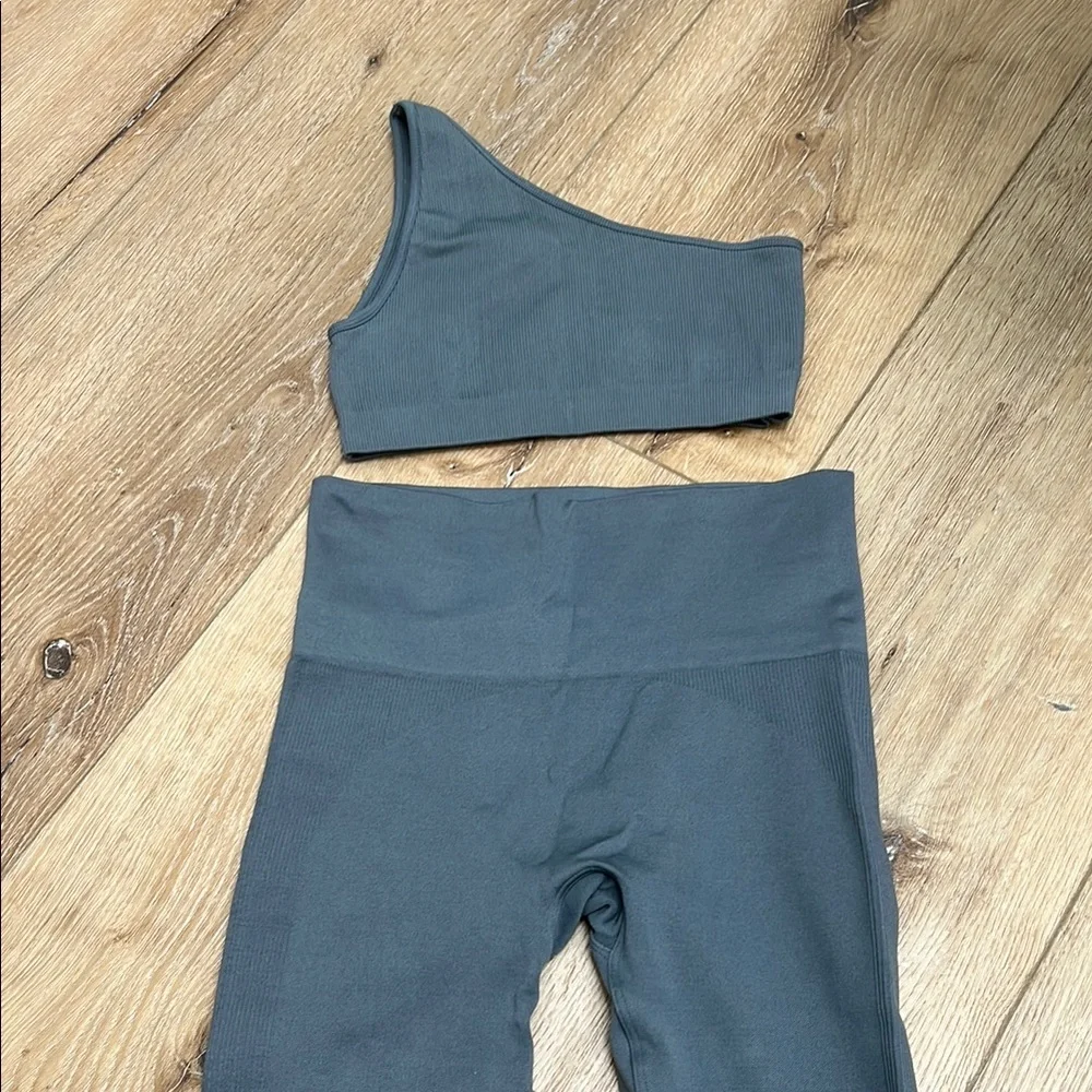 Set Active One-Shoulder Bra - Picture 2 of 7